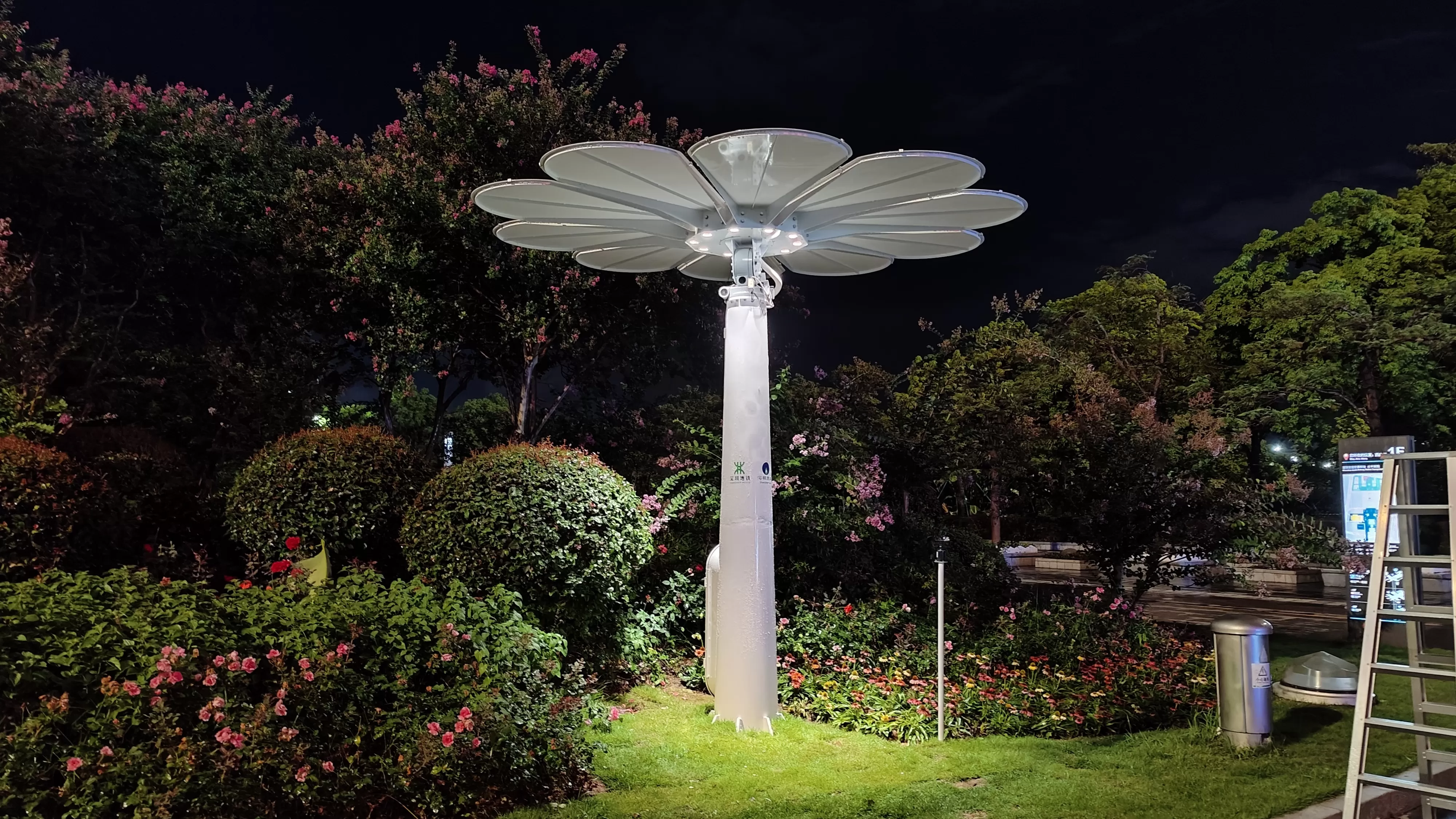 WanzeEnergyTwoAxisSunFlowerNight.jpg